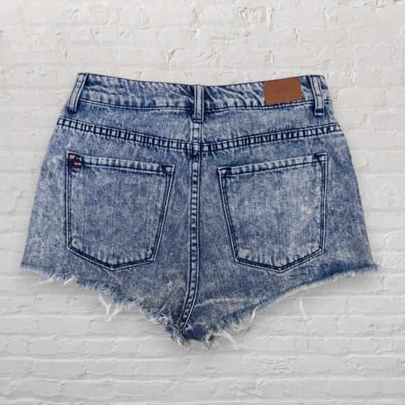 BDG High Rise Denim DREE Cheeky Raw Hem Frayed Edge Jeans Shorts Acid Wash 27 - Picture 3 of 3